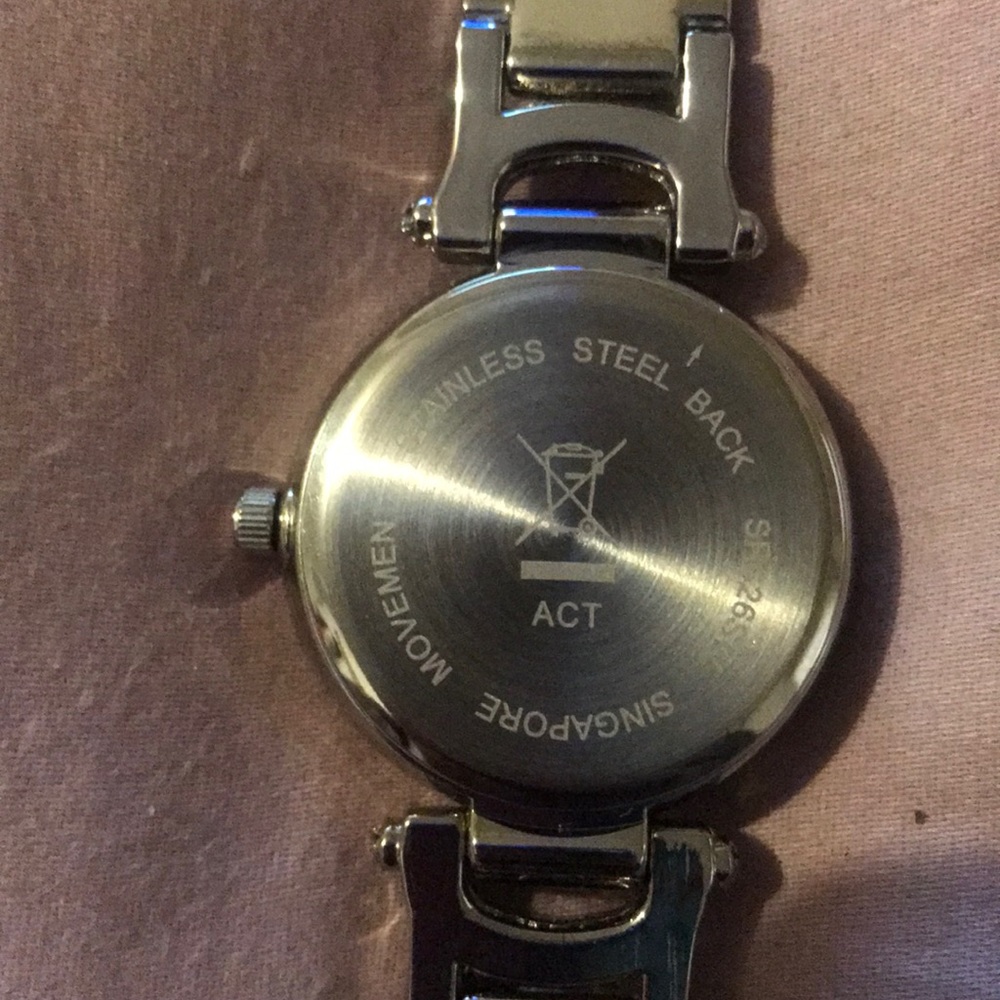 Quart Watch - image 3